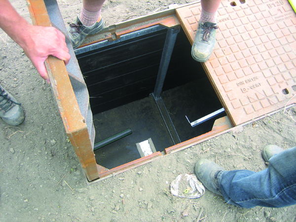 ROM-Box-mit-handelsu__blicher-Abeckung2